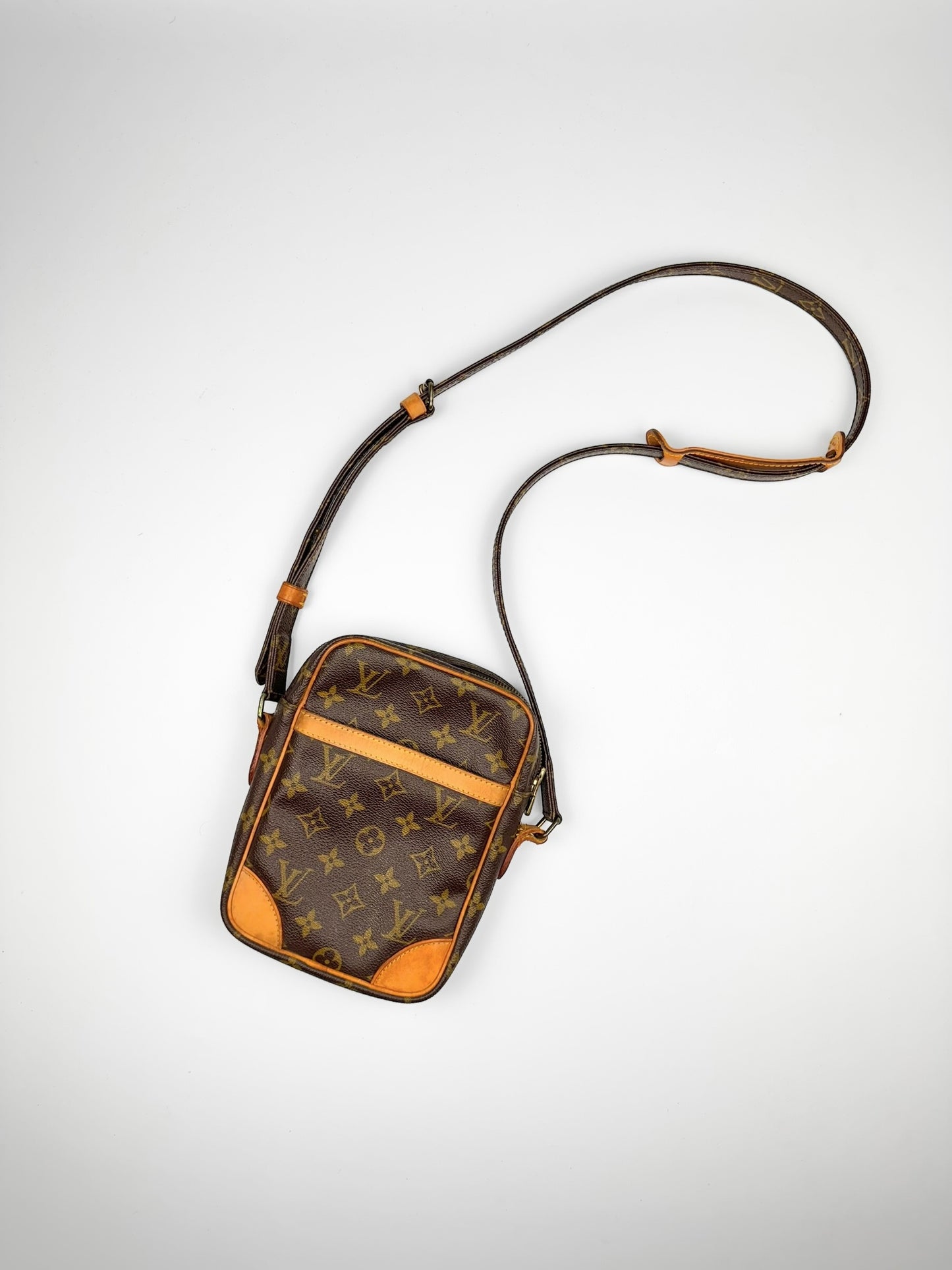 Louis Vuitton Danube Monogram Shoulderbag Brown